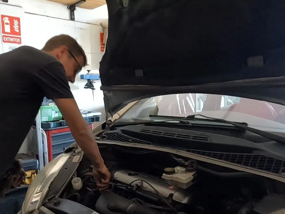 A CSR Autos mechanic checks a vehicle's engine bay.